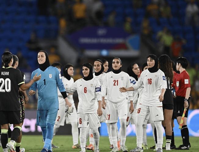 伊朗女足太难了：7人逃离5人反悔！10天5国+坐5趟航班 终于回国