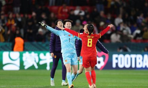 2-0！女足亚洲杯神奇一幕诞生：东南亚弱旅仅赢2场，却“躺”进世界杯？