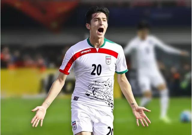 伊朗“梅西”阿兹蒙或遭国家队除名，晒与阿联酋领导人合影被指“不忠”