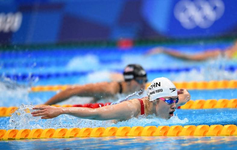 极限逆转夺冠！中国游泳13岁天才少女夺第三金