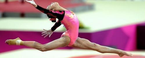 退役体操冠军，直播“擦边”之后