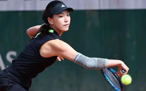10连胜夺双冠！中国女网25岁1米82王牌复活：看齐郑钦文王欣瑜？
